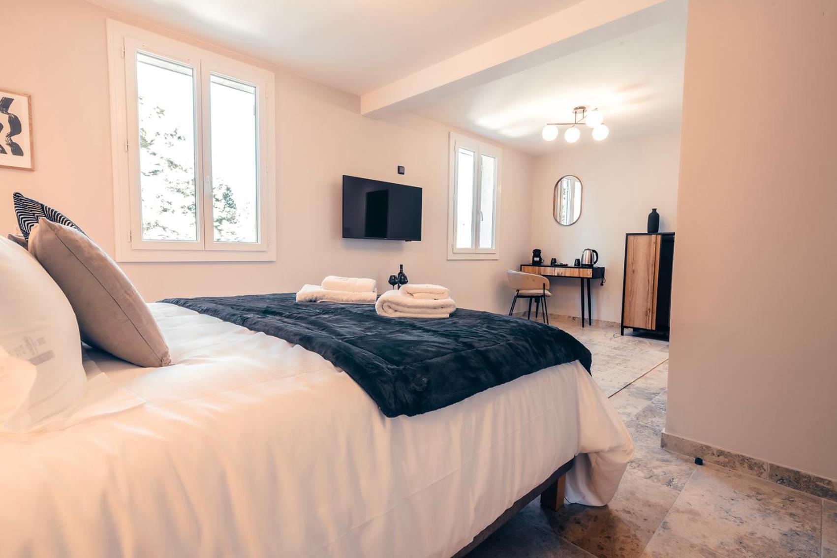 Les Suites De L'Etang Cucuron Exterior foto