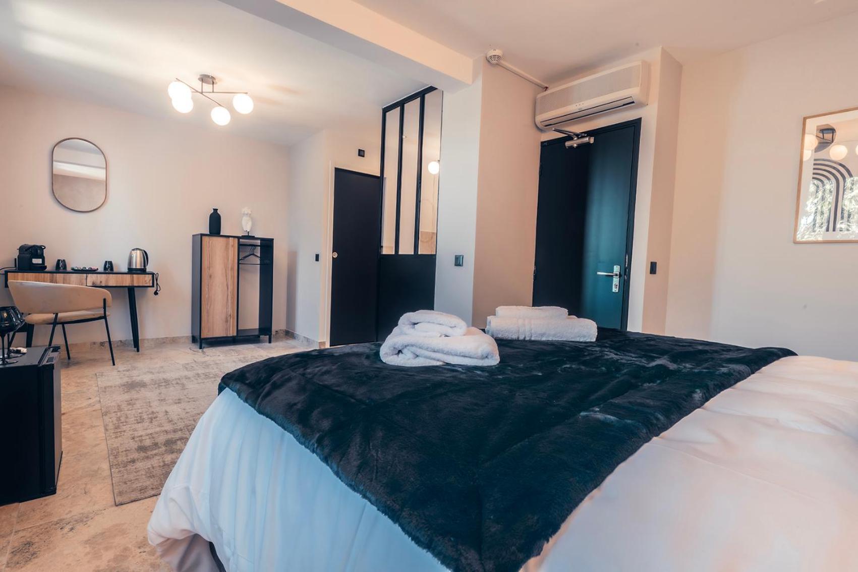 Les Suites De L'Etang Cucuron Exterior foto