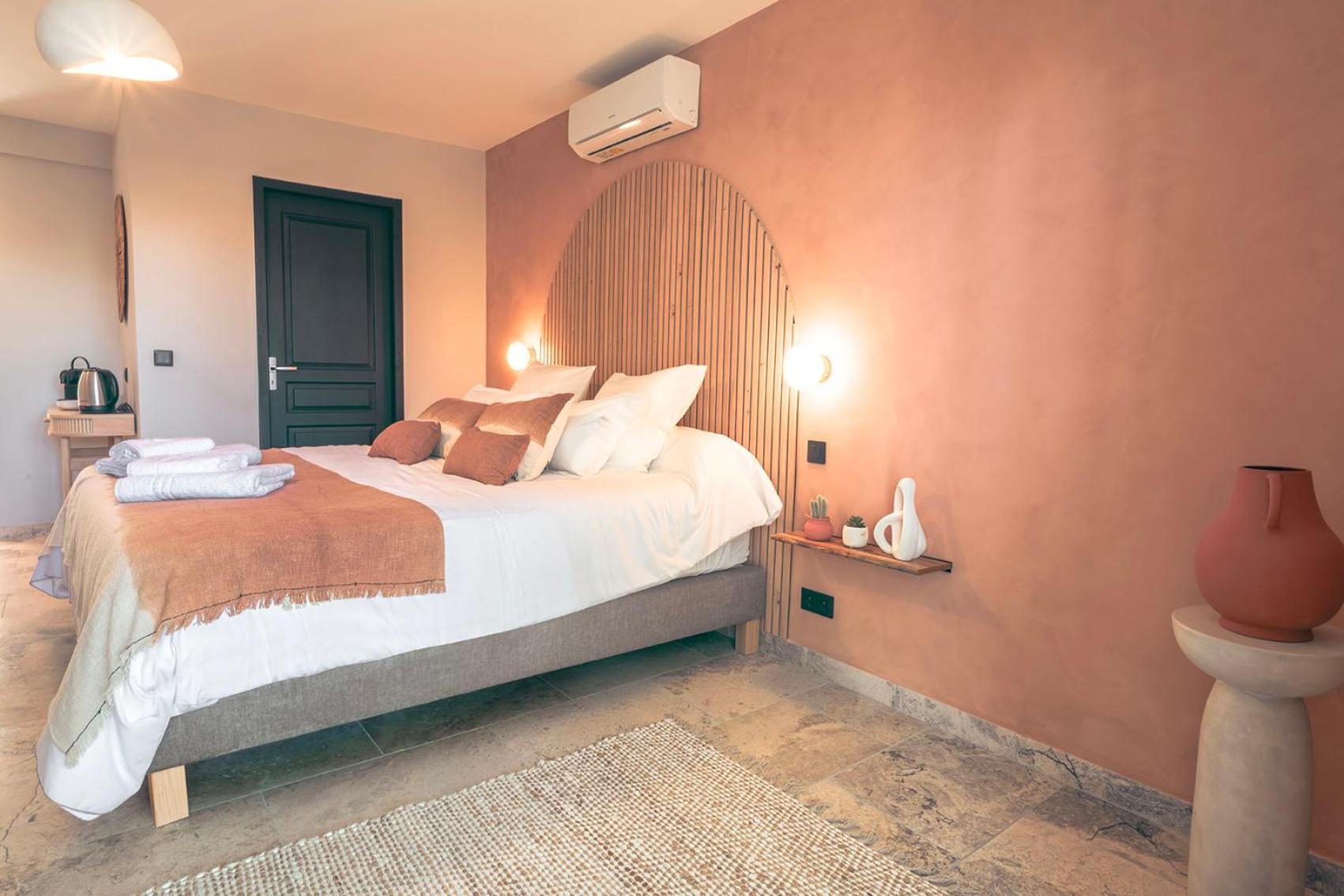 Les Suites De L'Etang Cucuron Exterior foto